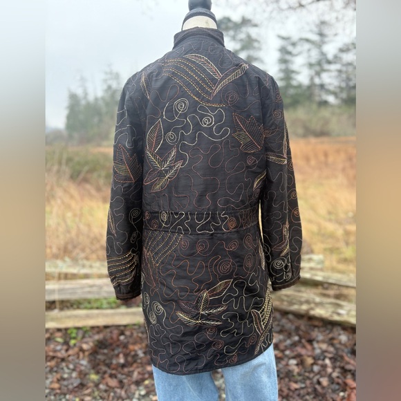 Hand-Embroidered Silk Jacket – Made in Nepal
Sz M - Picture 12 of 12